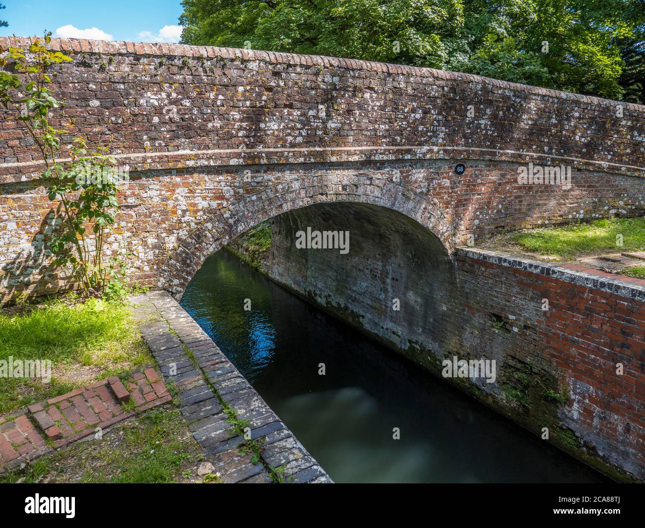 Hamstead Lock Bridge, Hamstead Bridge, Kennet and Avon Canal, Newbury, Berkshire, England, UK, GB. Stock Photo