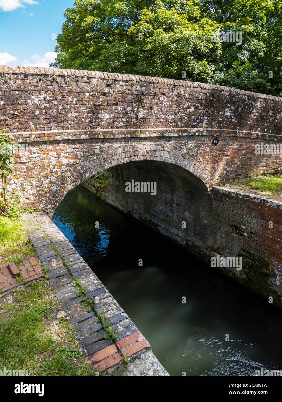 Hamstead Lock Bridge, Hamstead Bridge, Kennet and Avon Canal, Newbury, Berkshire, England, UK, GB. Stock Photo