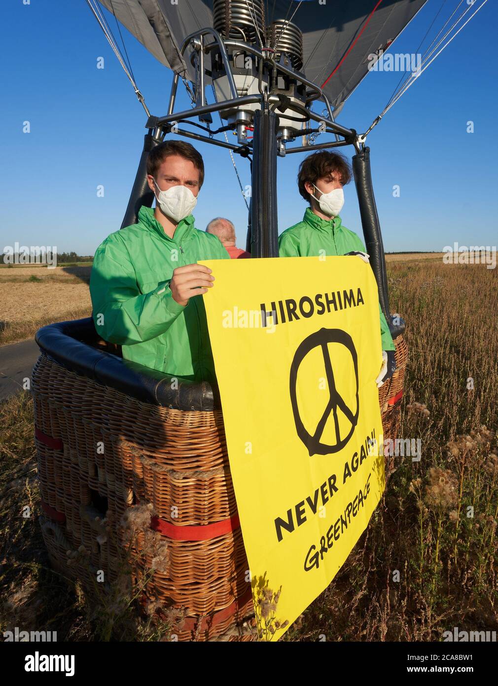 Buchel, Germany. 05th Aug, 2020. Greenpeace activists protest against the nuclear weapons stationed at Büchel airbase with a hot-air balloon and a poster saying "Hiroshima - never again". The background is the 75th anniversary of the atomic bombing of the Japanese city of Hiroshima on August 6. Photo: Thomas Frey/dpa Credit: dpa picture alliance/Alamy Live News Stock Photo