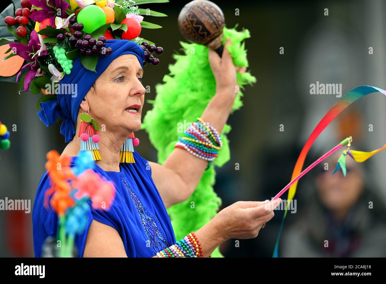 Benalla Festival 2019. A brightly dressed woman with exotic fruit on her head Stock Photo