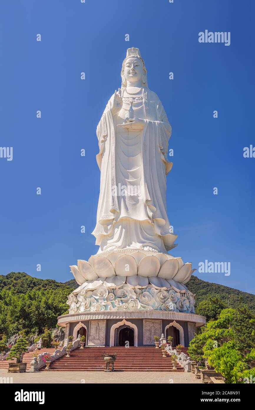 Chua Linh Ung Bai But Temple, Lady Buddha Temple in Da Nang, Vietnam ...