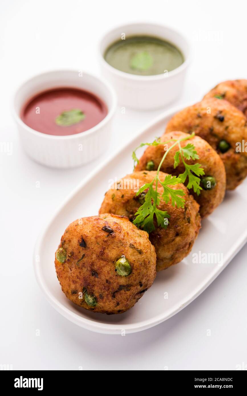 Aloo tikki chaat hires stock photography and images Alamy