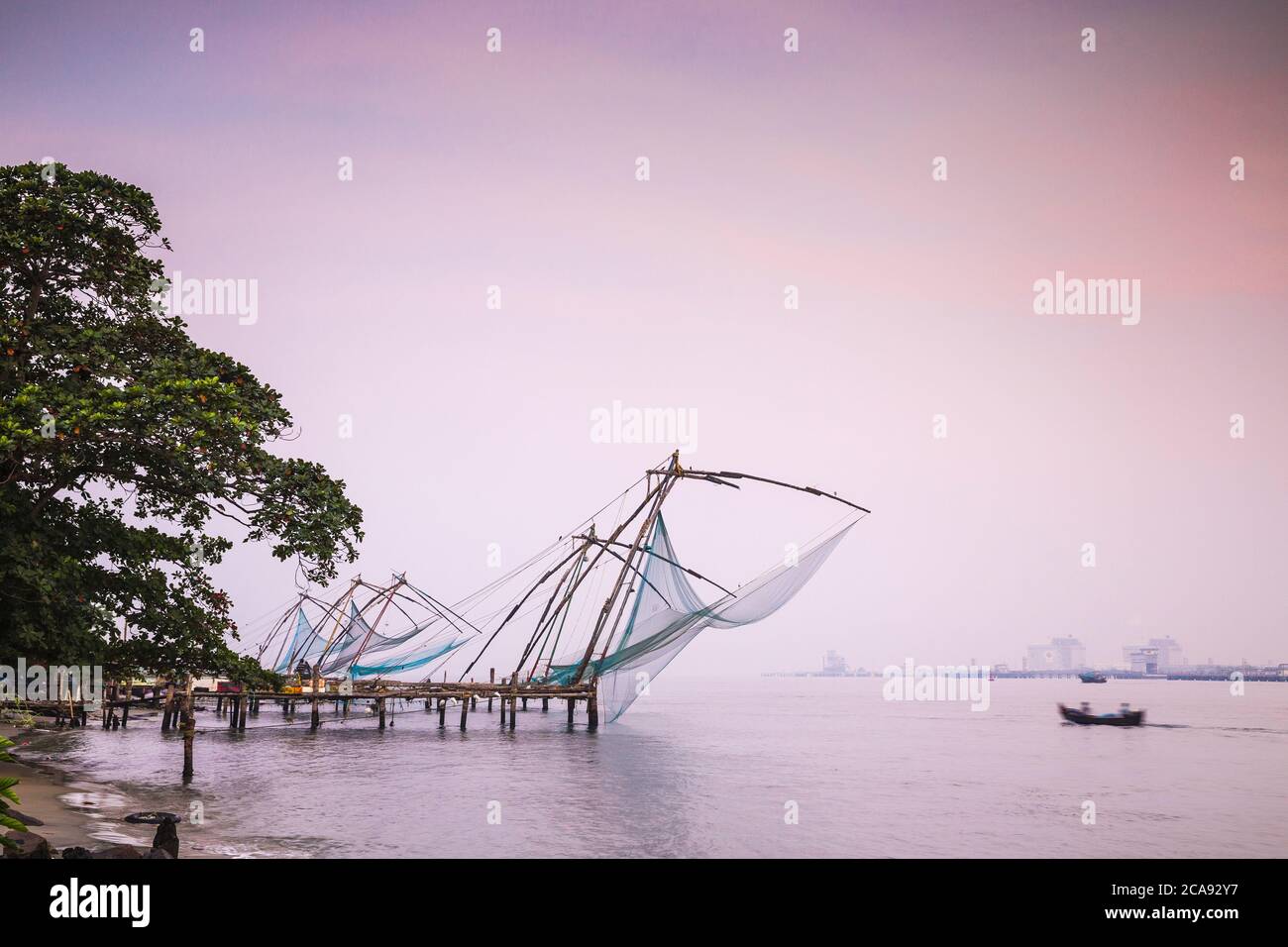 Chinese fishing nets, Fort Kochi, Cochin (Kochi), Kerala, India, Asia