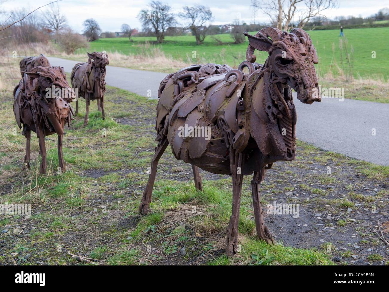 "We All Walk the Same Way" - sheep sculpture by Sally Matthews on the Spen Valley Greenway Sustrans route Stock Photo