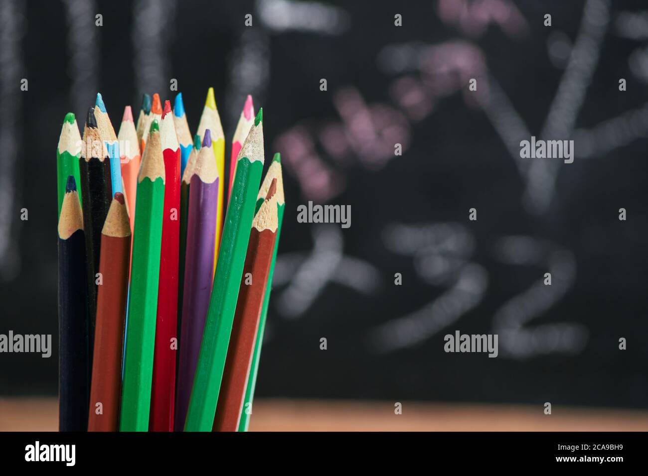 https://c8.alamy.com/comp/2CA9BH9/multicolored-pencils-on-the-background-school-board-school-university-college-2CA9BH9.jpg