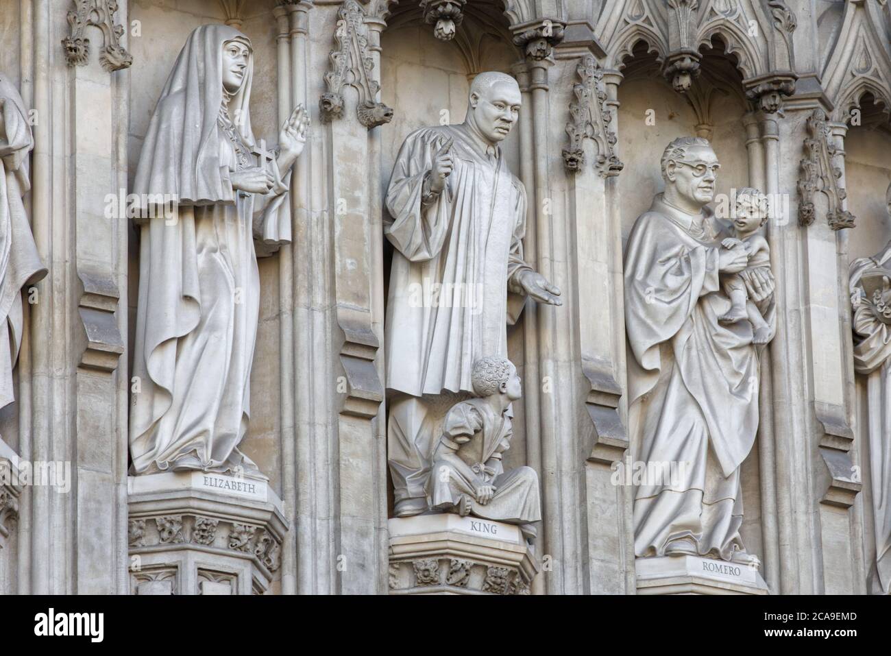 Grand Duchess Elizabeth of Russia, Martin Luther King, Oscar Romero, 20th century martyrs on the facade above the Great West Door of Westminster Abbey Stock Photo