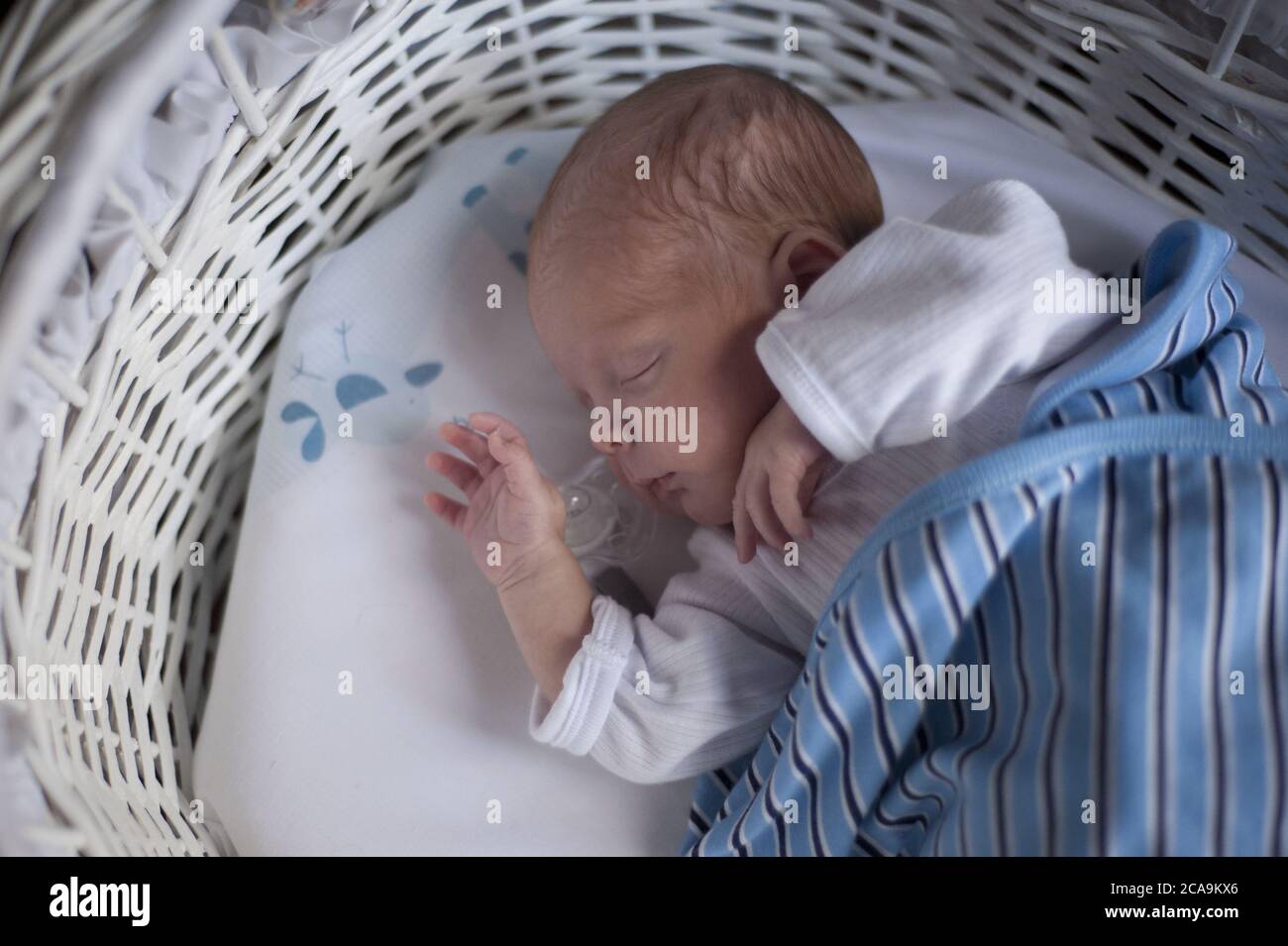 Baby basket silhouette hires stock photography and images Alamy