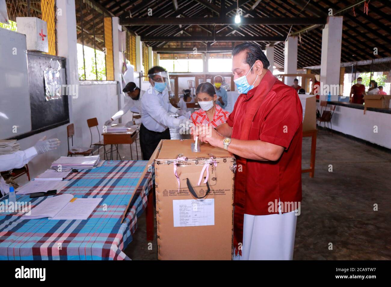 Sri lankan voter hires stock photography and images Alamy