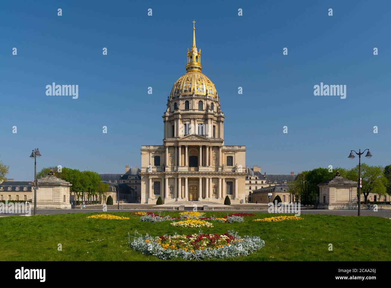 Les Invalides is a complex of museums and tomb in Paris, the military history museum of France, and the tomb of Napoleon Bonaparte. At 1860, Napoleon' Stock Photo