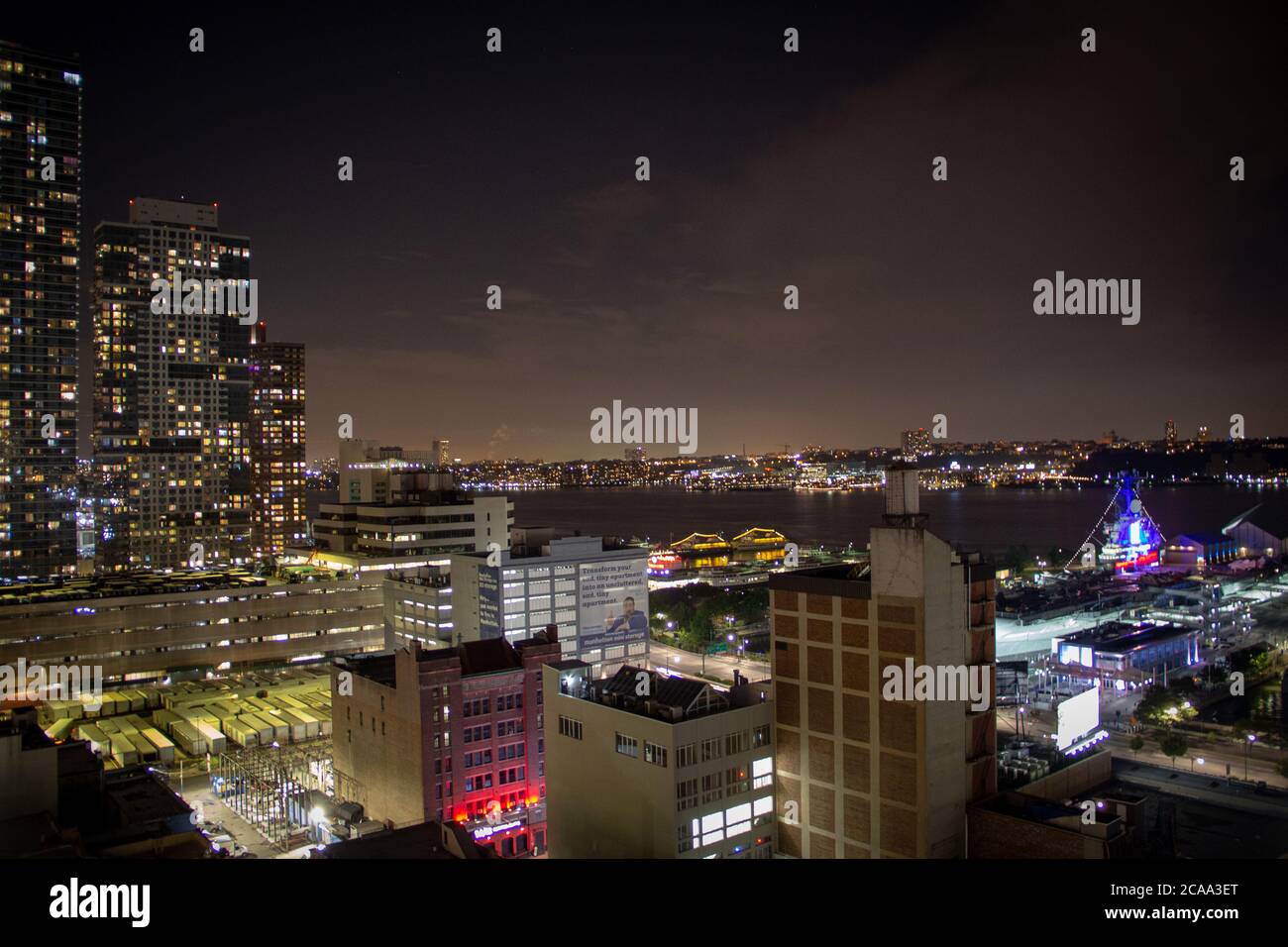 Rooftop new york patio hi-res stock photography and images - Alamy