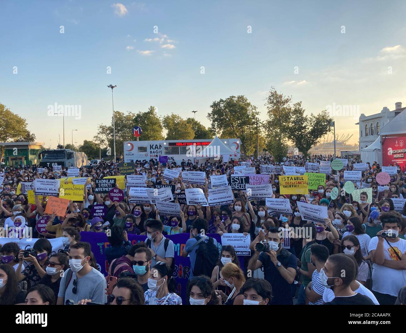 Women against violence istanbul hi-res stock photography and images - Alamy