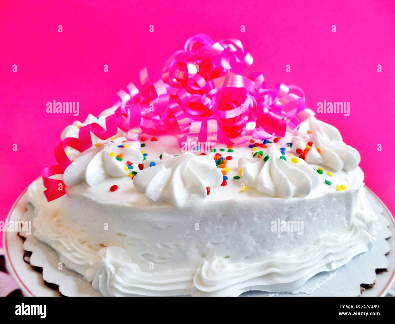 Cake decorate with pink ribbon Stock Photo - Alamy