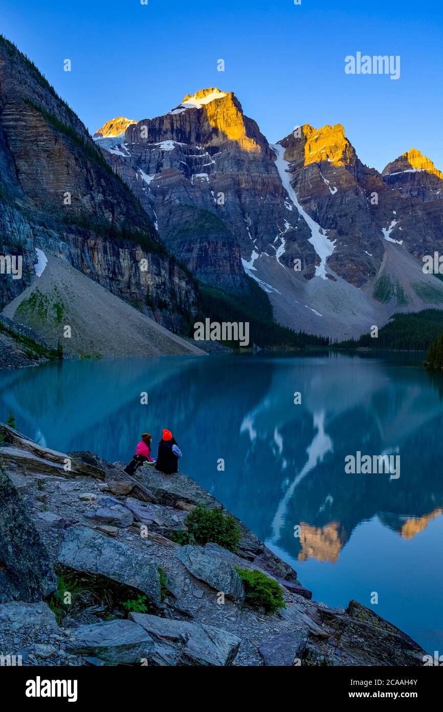 People enjoying first light at Moraine Lake, Banff National Park, Alberta Stock Photo