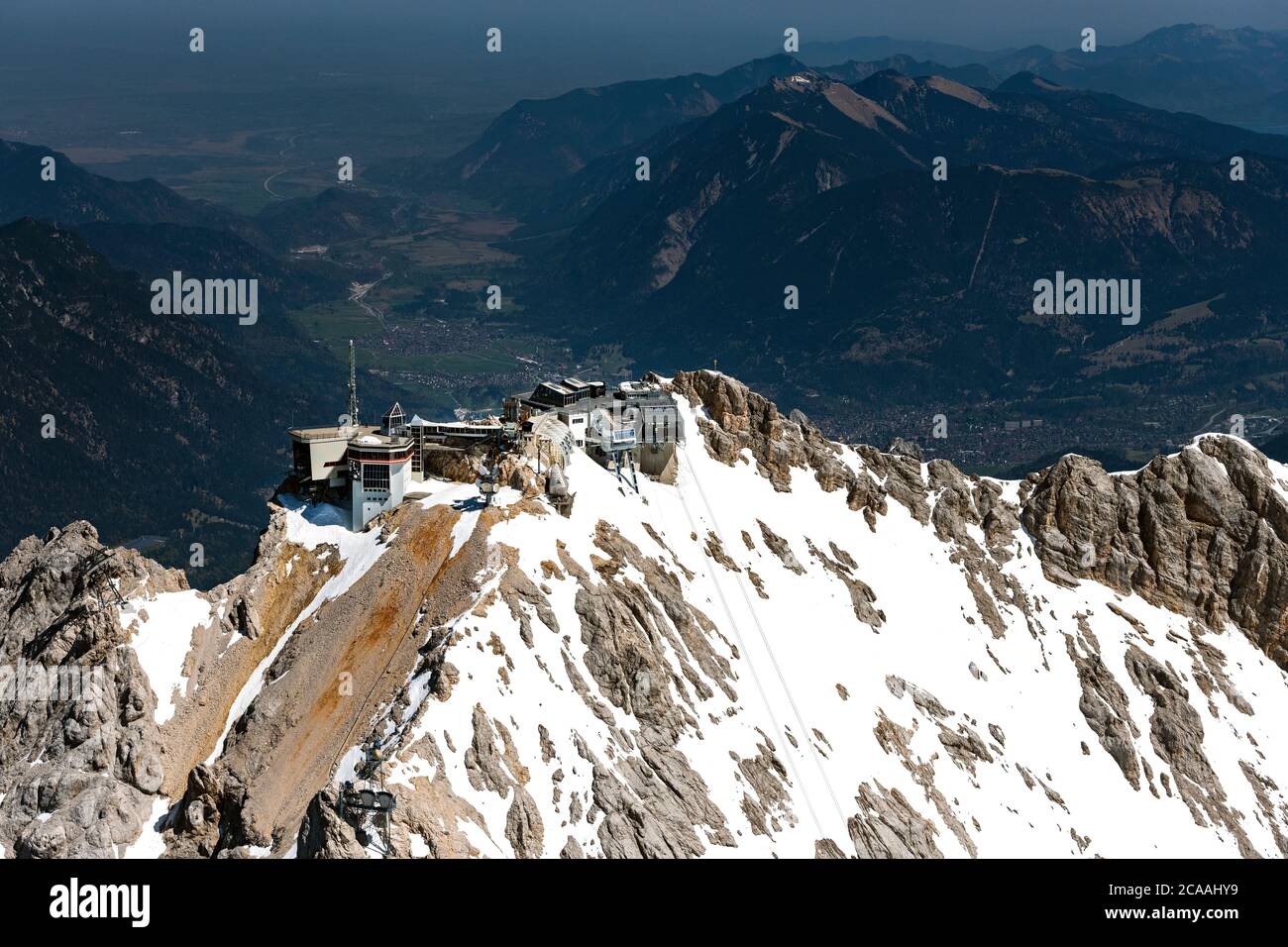 Bergstation der Seilbahn auf dem Gipfel der der Zugspitze bei Garmisch-Partenkirchen im Bundesland Bayern Stock Photo