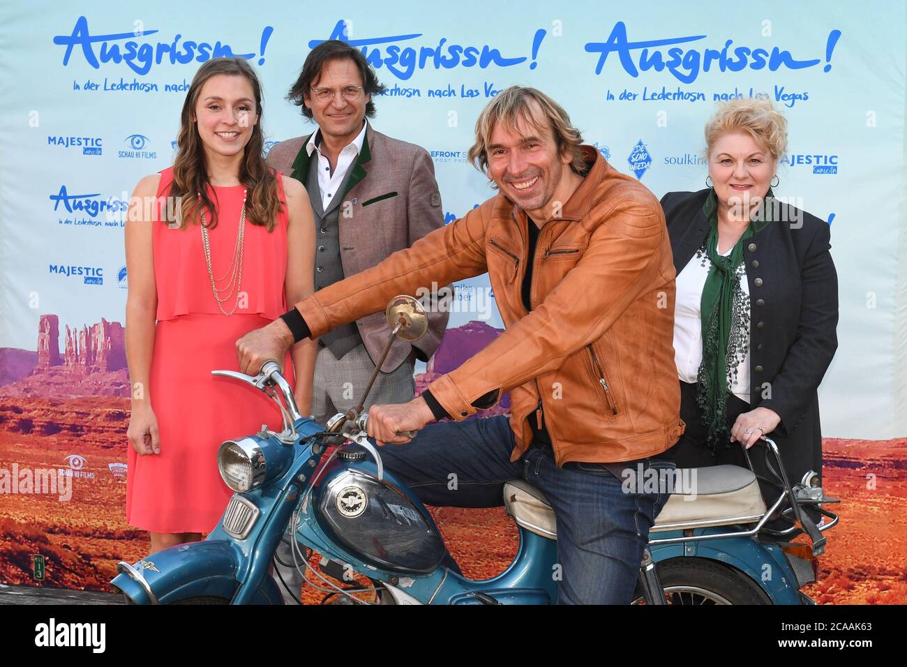 Munich, Germany. 05th Aug, 2020. The actors Stephanie Liebl (l-r), Winfried Frey, Arnd Schimkat and Angelika Sedlmeier, recorded at the premiere of the film 'Ausgrissn!' at the open air cinema 'Kino, Mond und Sterne'. The film will be released in German cinemas on 13.08.2020. Credit: Tobias Hase/dpa/Alamy Live News Stock Photo