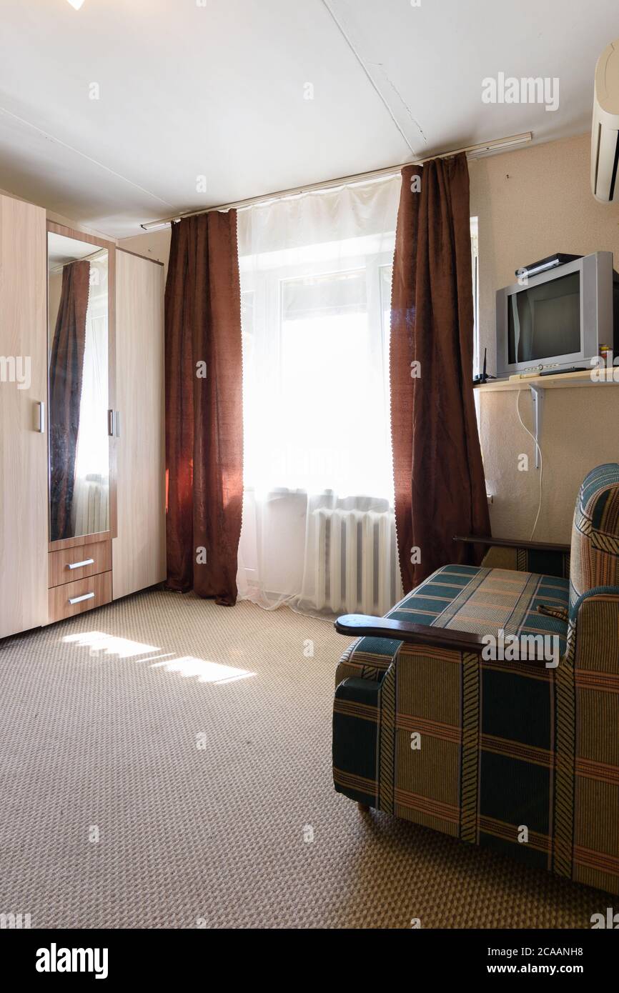 Tele pequeña y antigua habitacion 213: fotografía de Hotel La