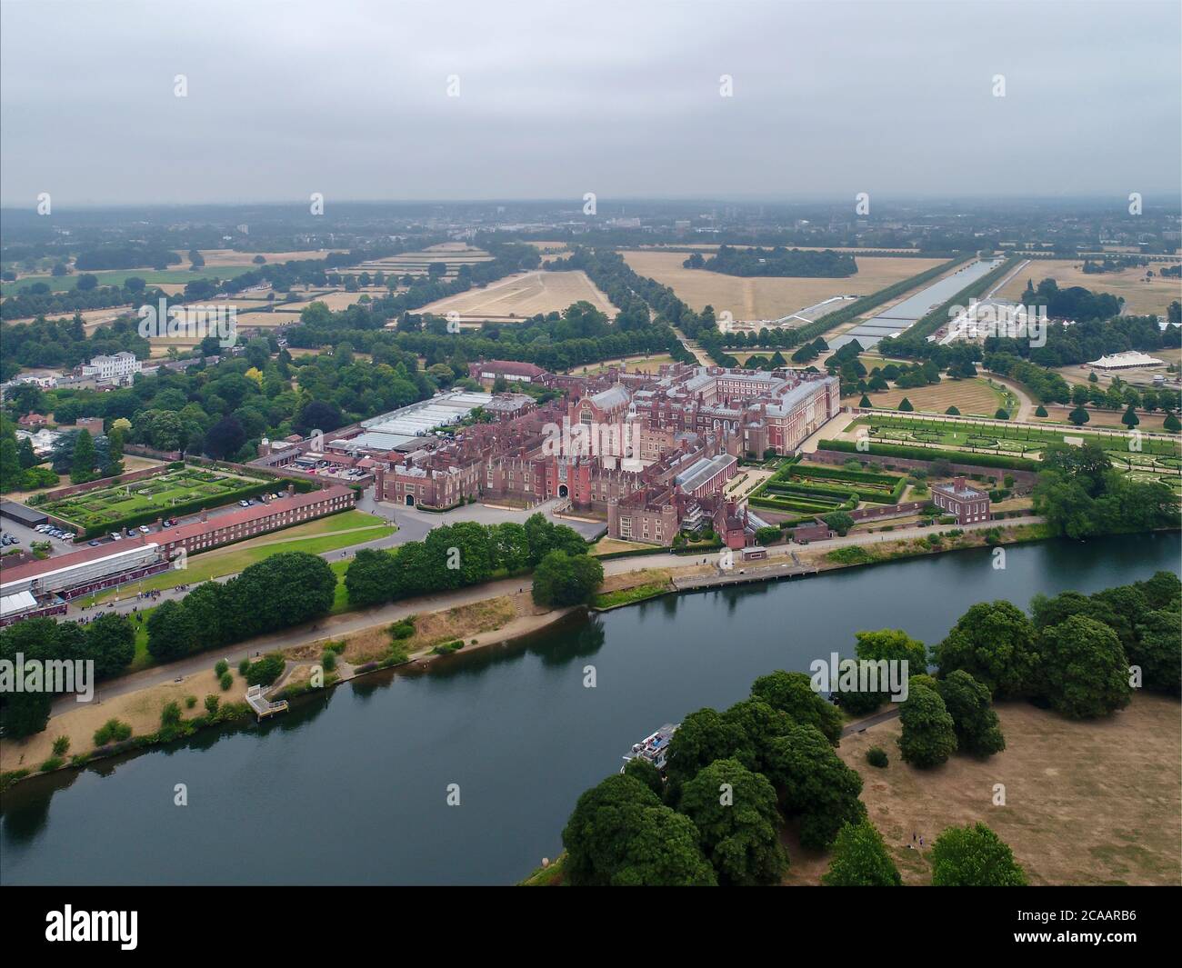 Hampton court palace aerial hires stock photography and images Alamy