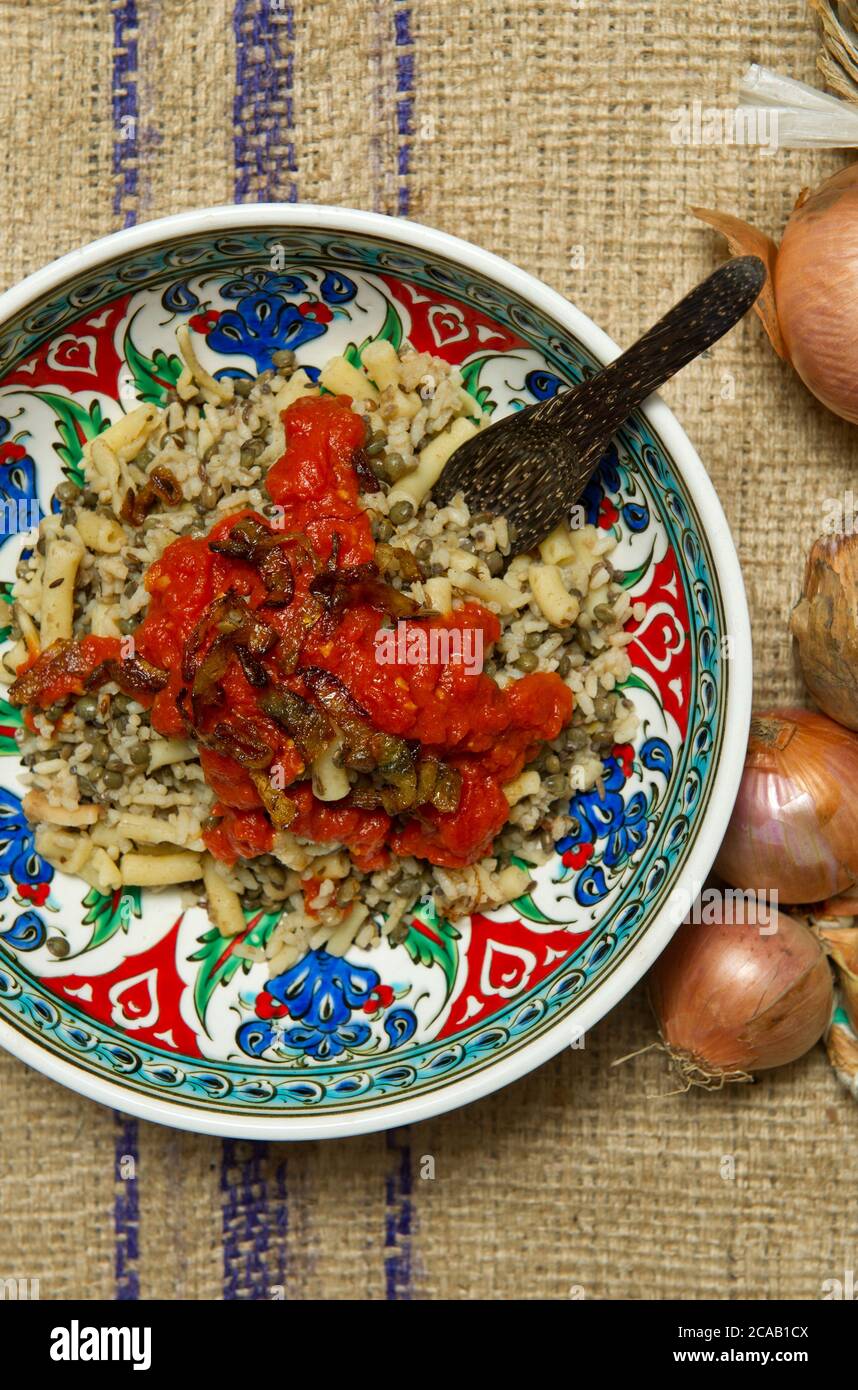 Koshari (Egyptian street food Stock Photo - Alamy