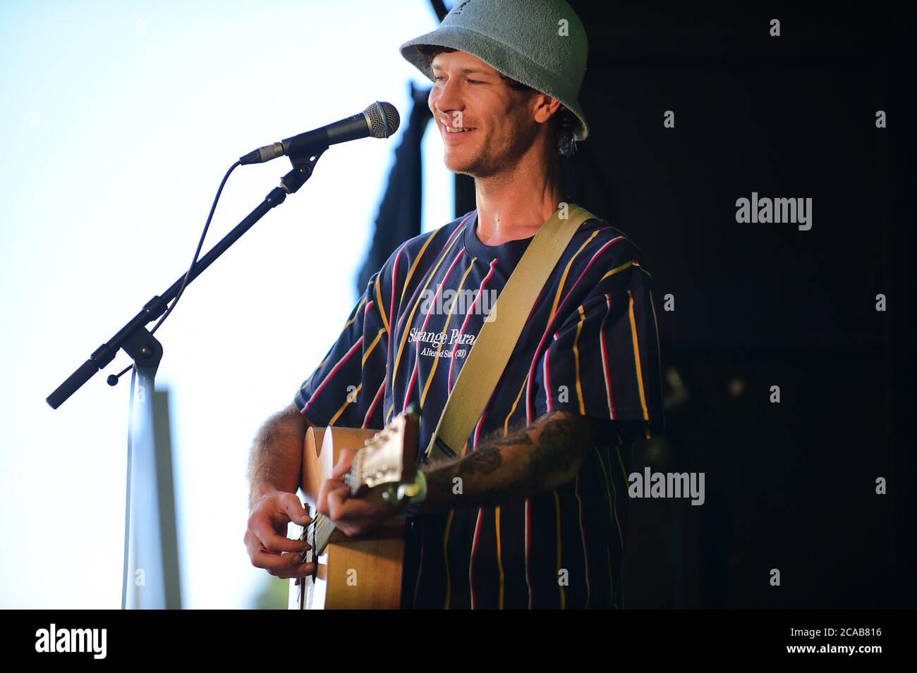 Zak Slater performing at 'The Source' fringe festival in the Benalla Botanical Gardens. 23rd March 2019 Stock Photo