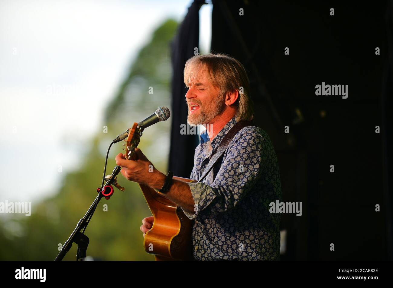 Blues maestro Geoff Achison performs at 'The Source' fringe festival in the Benalla Botanical Gardens. 23rd March 2019 Stock Photo