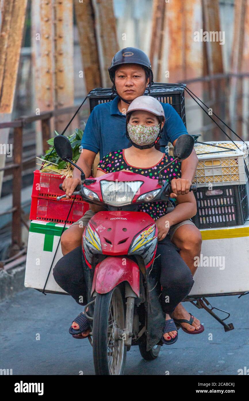 Fruit and vegetable seller at Long Bien Market in old Ha Noi Stock Photo