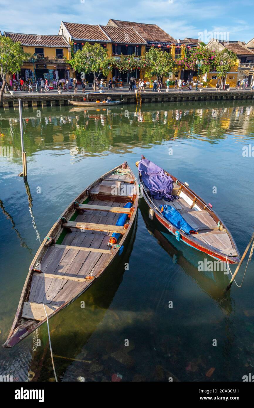 vietnam tourist boat