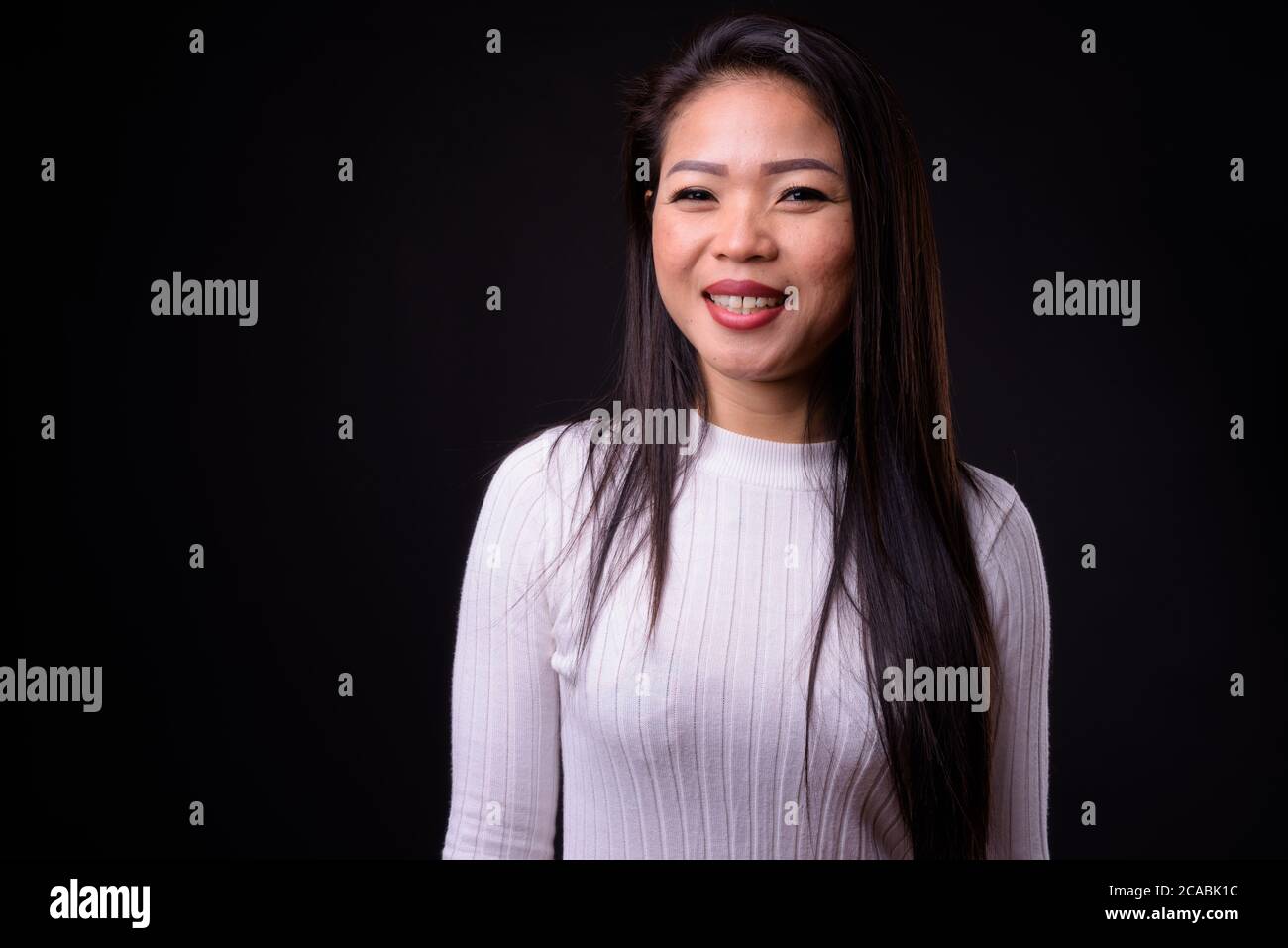 Portrait of cute young woman hi-res stock photography and images - Alamy