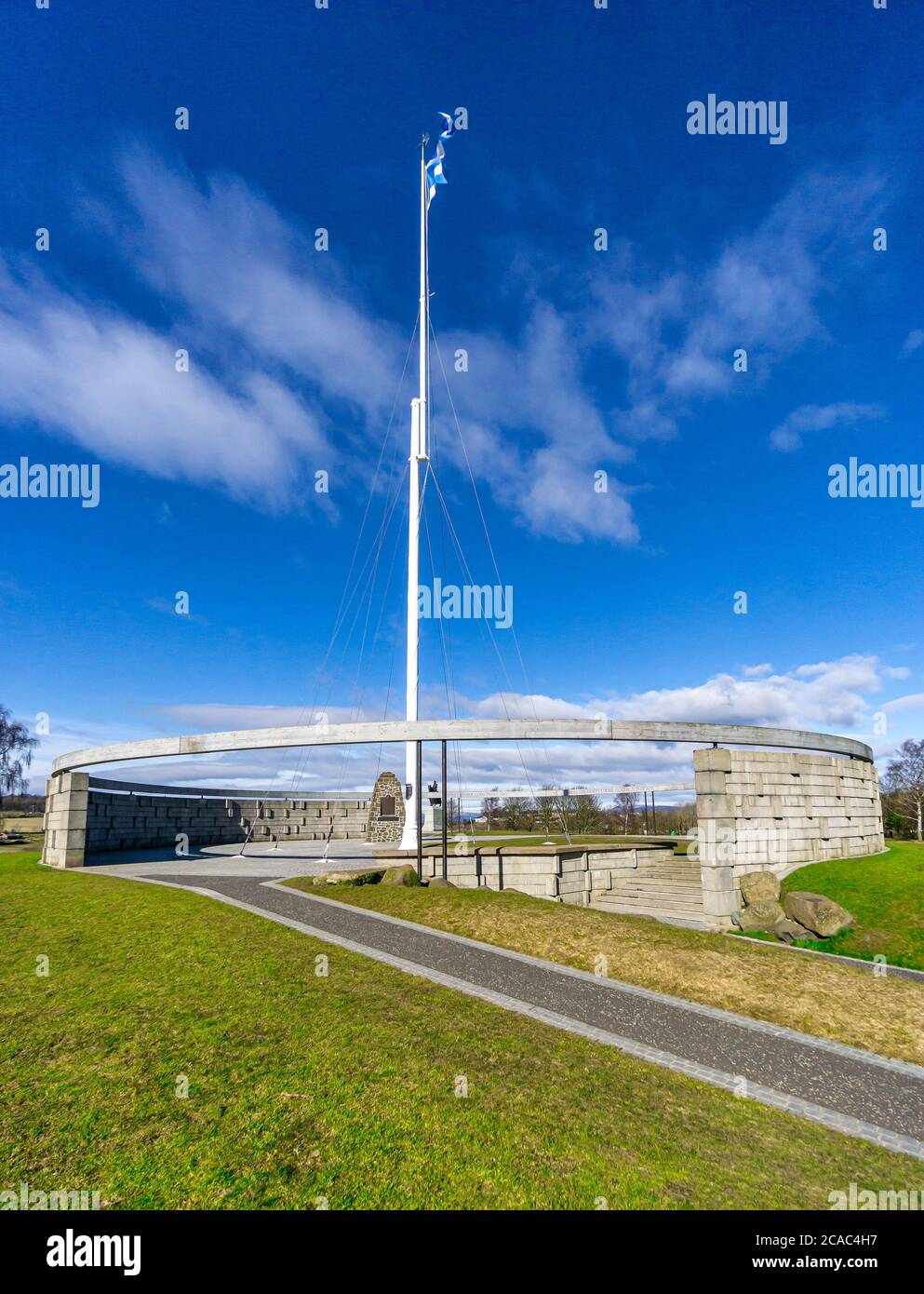 The Battle of Bannockburn visitor attraction in Stirling Scotland with Rotunda and Flag Pole Stock Photo