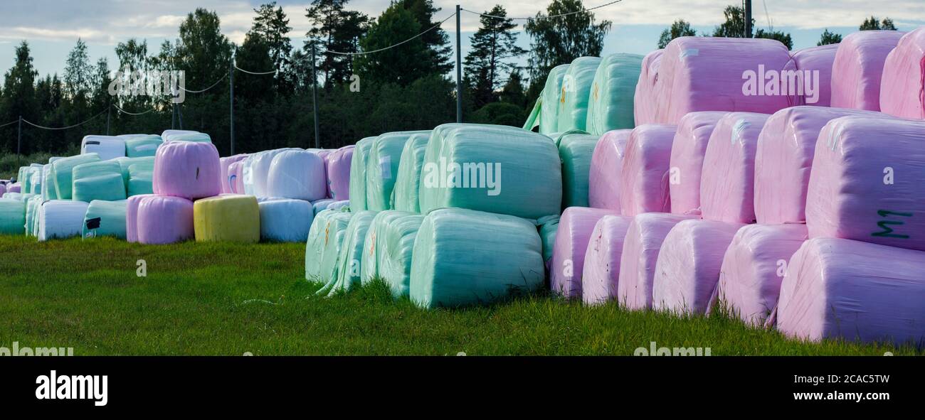 Hay stored outdoors hires stock photography and images Alamy