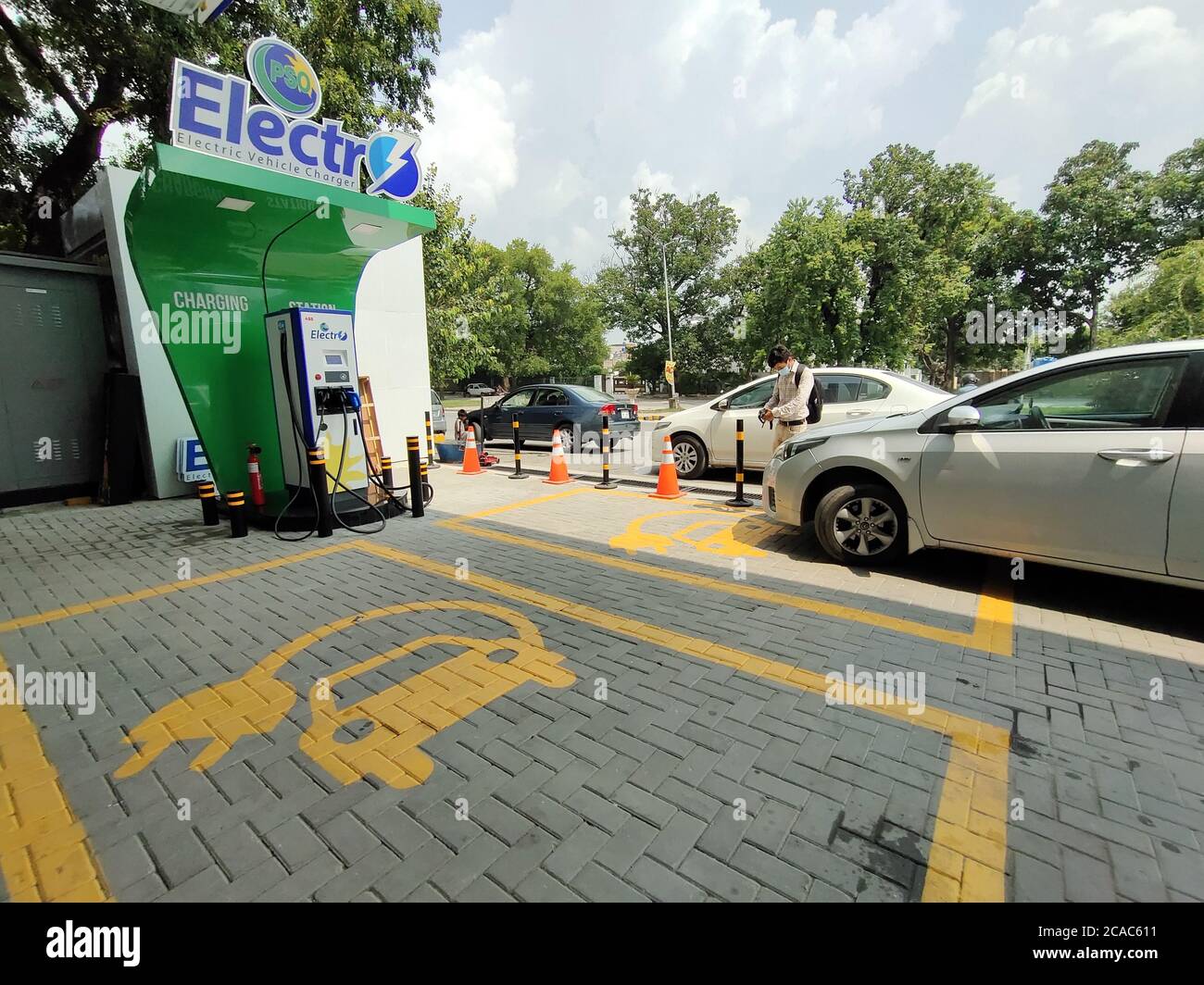 Islamabad. 5th Aug, 2020. Photo taken on Aug. 5, 2020 shows Pakistan's first electric vehicle charging station in Islamabad, capital of Pakistan. The Pakistan State Oil has launched Pakistan's first electric vehicle charging station in Islamabad. Credit: Ahmad Kamal/Xinhua/Alamy Live News Stock Photo