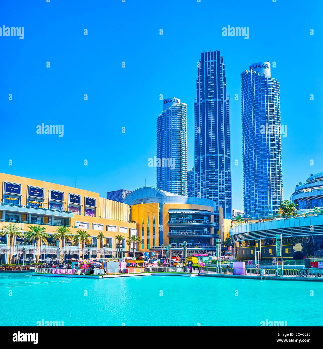 Souk al bahar bridge burj khalifa fountain hires stock photography and