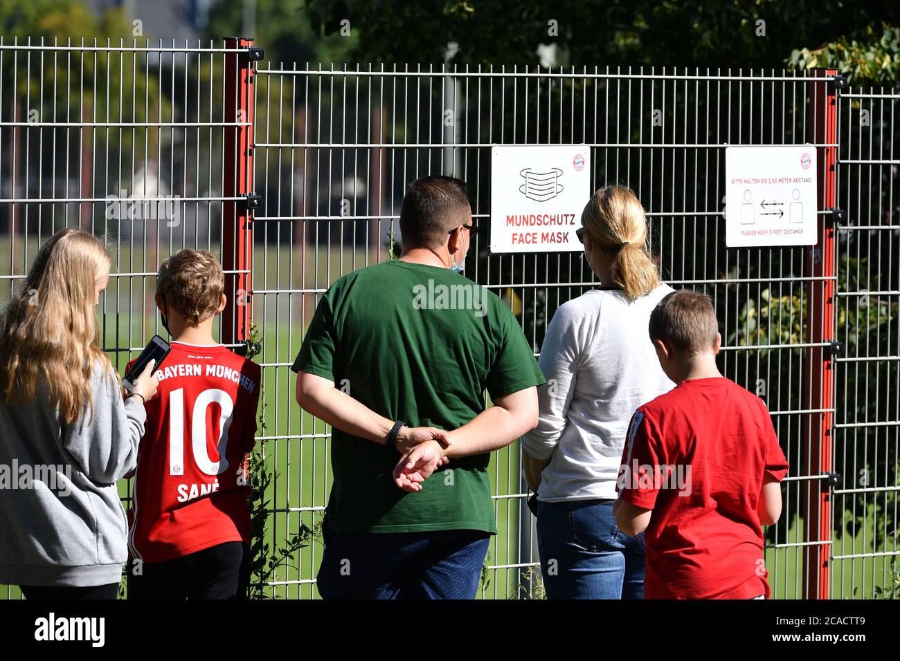 Munich Deutschland 06th Aug 2020 Information Sign On The Fence For Fence Guests Wear A Face