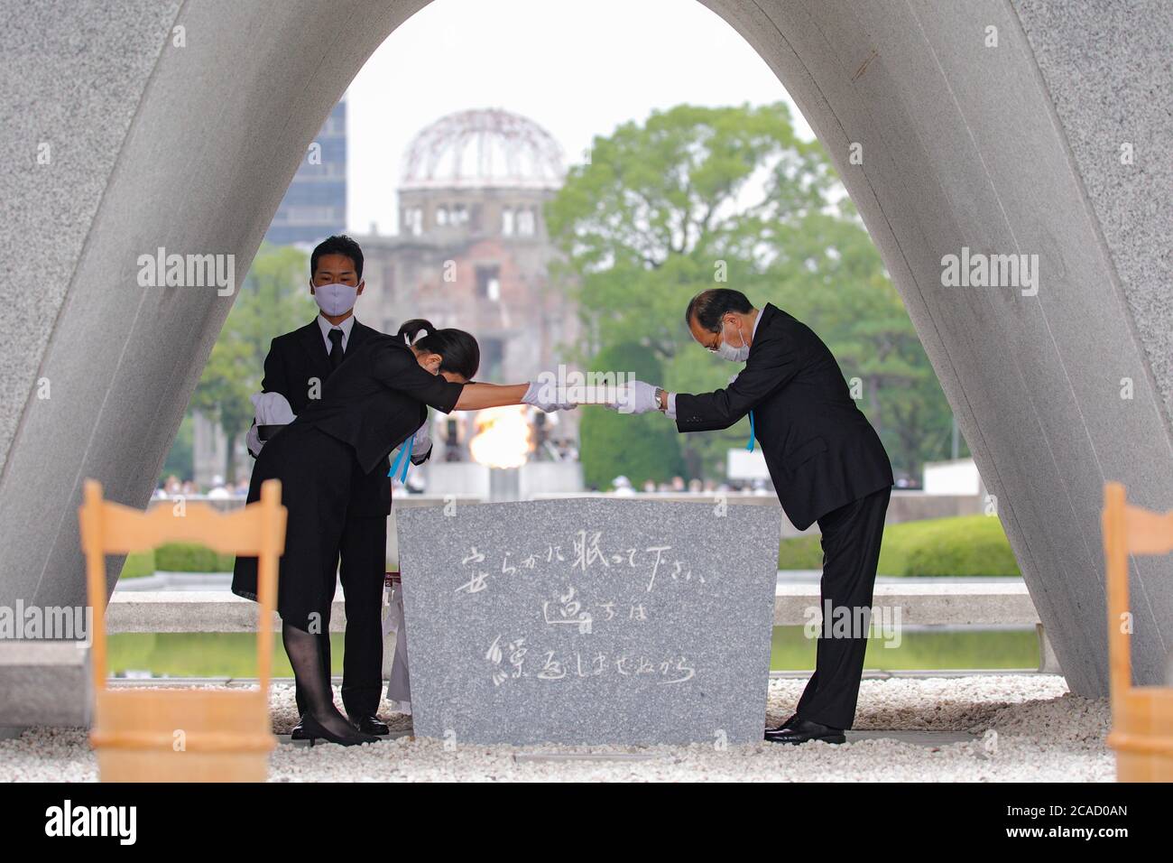 (200806) -- TOKYO, Aug. 6, 2020 (Xinhua) -- Hiroshima Mayor Kazumi Matsui (R) place the victim list of the atomic bombing at the Memorial Cenotaph in Hiroshima, Japan, Aug. 6, 2020. Japan marked the 75th anniversary of the atomic bombing of Hiroshima on Thursday, with its mayor urging the world to unite against threats to humanity including those from nuclear weapons. (The City of Hiroshima/Handout via Xinhua) Stock Photo