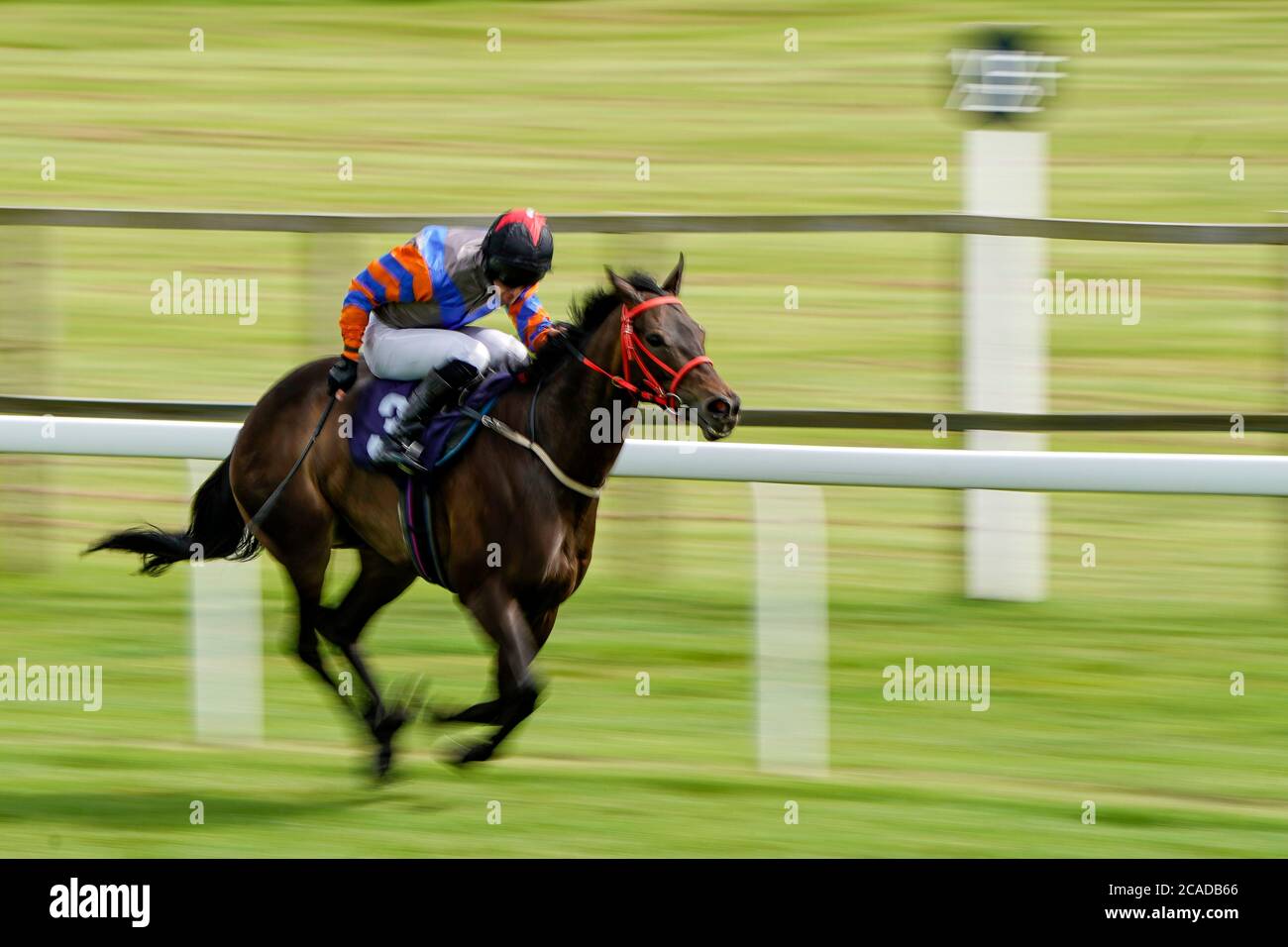 Coronation Cottage ridden by Charlie Bennett win The Sky Sports Racing Sky 415 Handicap at Bath Racecourse. Stock Photo