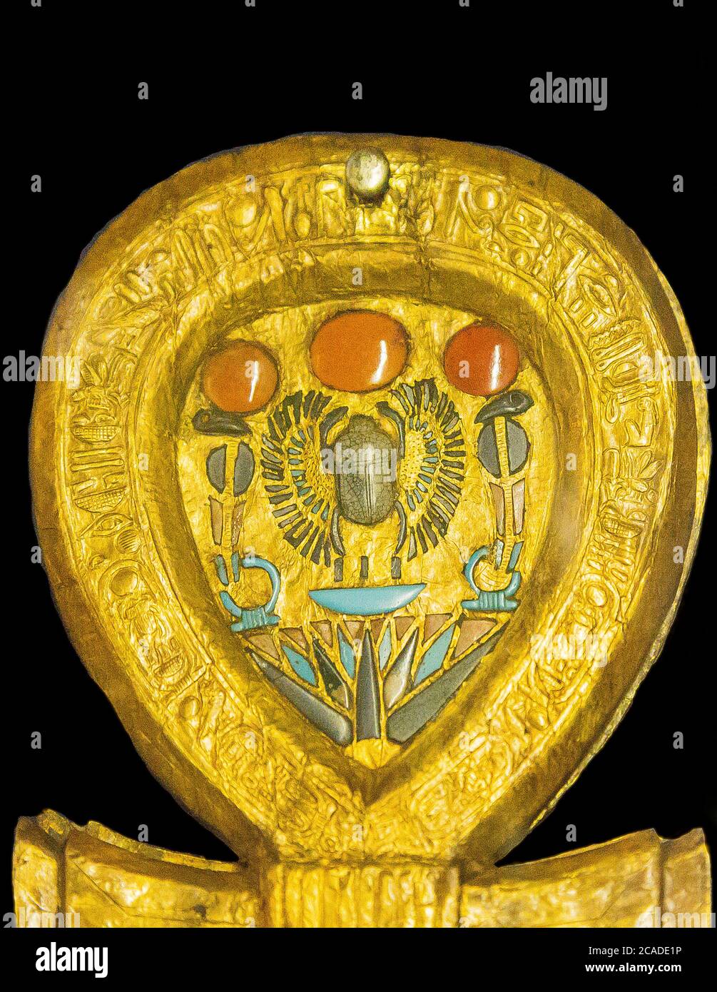 Egypt, Cairo, Egyptian Museum, Tutankhamon jewellery : Mirror case in the shape of an Ankh sign. Inside the loop, a winged scarab. Stock Photo