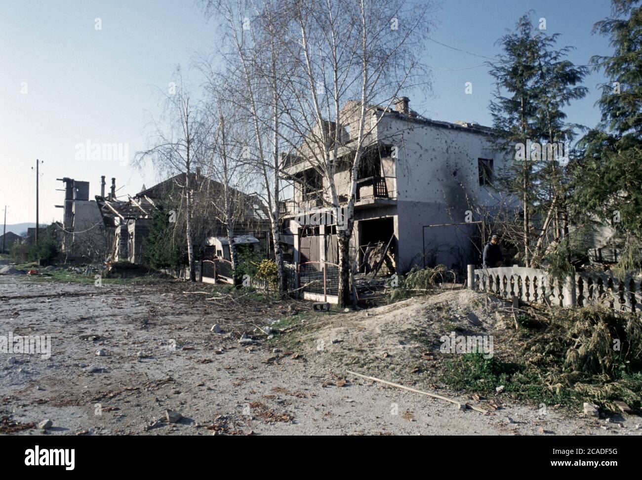 29th March 1994 During the war in Bosnia: a Bosnian Muslim soldier stands in the ruins of Stari Vitez in central Bosnia. Stock Photo