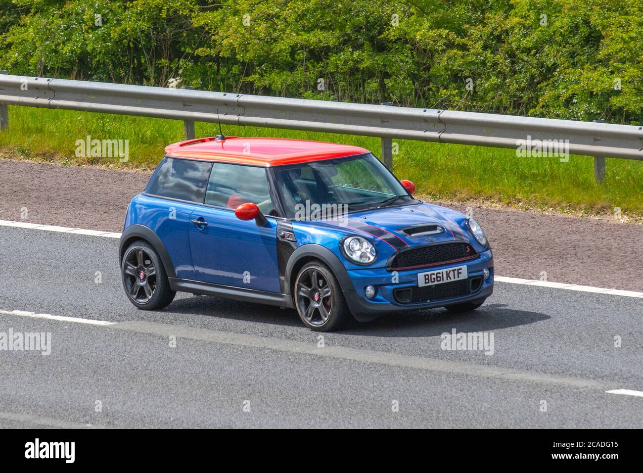 2011 blue red mini cooper s hi-res stock photography and images - Alamy, image size:1300x956