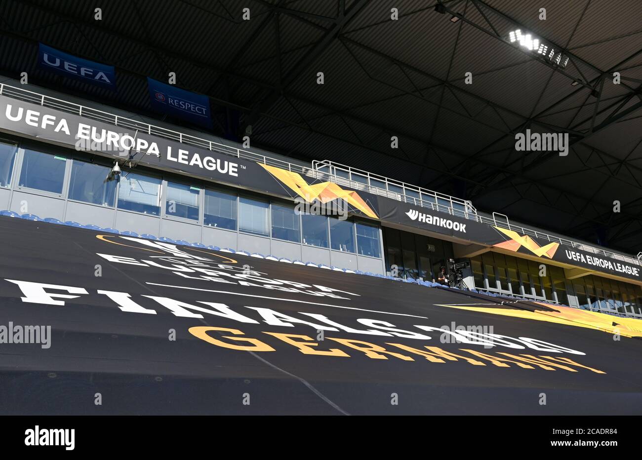 Duisburg, Germany. 06th Aug, 2020. Football: Europa League, knockout rounds, round of sixteen, FC Sevilla - AS Rome in the Schauinsland-Reisen-Arena. The lettering ' UEFA Europa League ' and an oversized banner with the inscription 'Finals 2020 Germany' are placed on the otherwise empty stand. Credit: Bernd Thissen/dpa/Alamy Live News Stock Photo