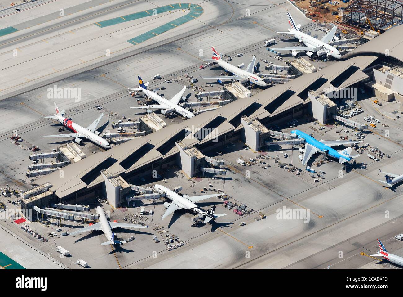 Tom Bradley International Terminal at Los Angeles Airport LAX. Aerial view  of TBIT busy terminal. Multiple long haul aircraft for air travel Stock  Photo - Alamy