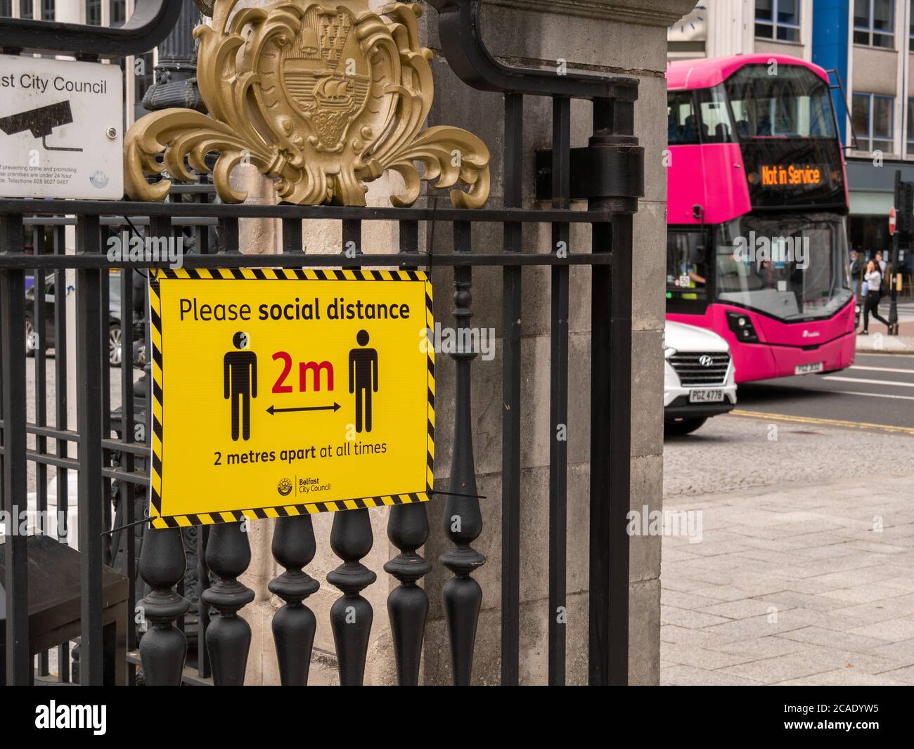 Belfast, Northern Ireland, UK, 6 August 2020: Signs reminding people to Maintain Social Distancing. Sign at the entrance to City Hall instructing people to stay two metres apart at all times. Stock Photo