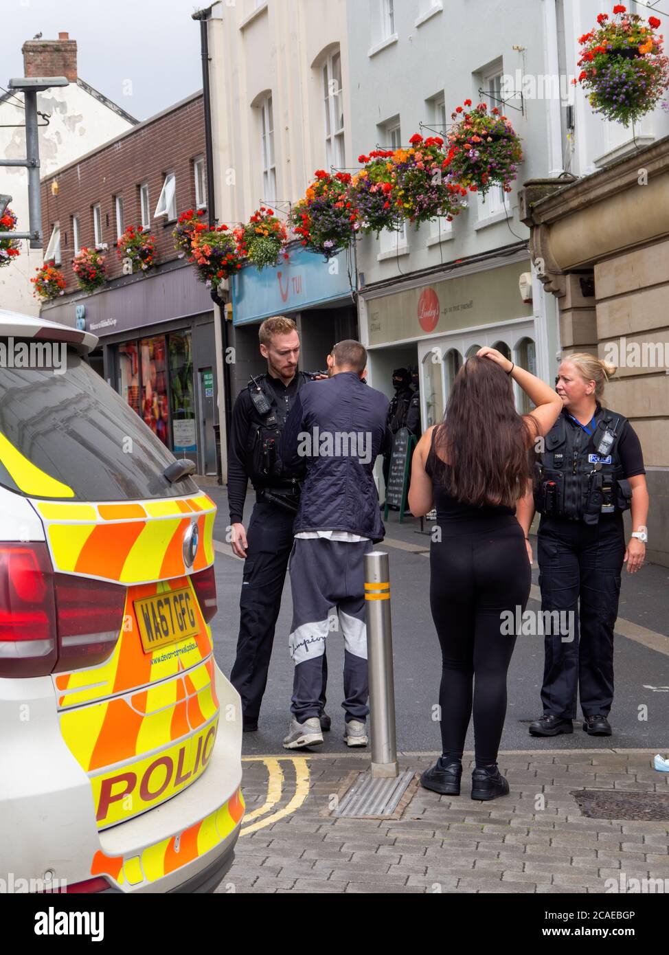 BIDEFORD, NORTH DEVON - AUGUST 6 2020: Armed police close Mill St, a major shopping street after reports of armed man in the area. Stock Photo