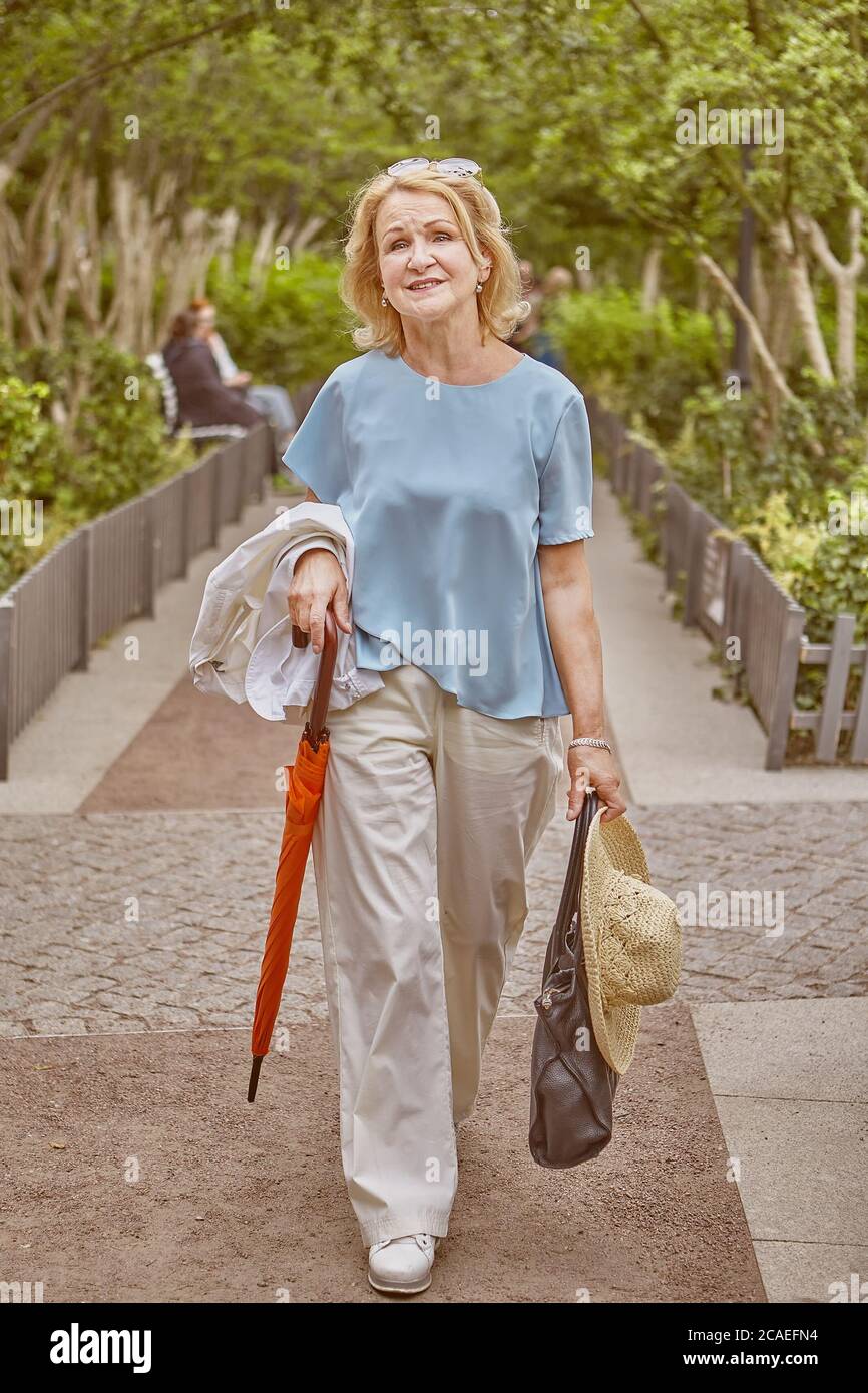 What to buy a 62 year old woman 2025