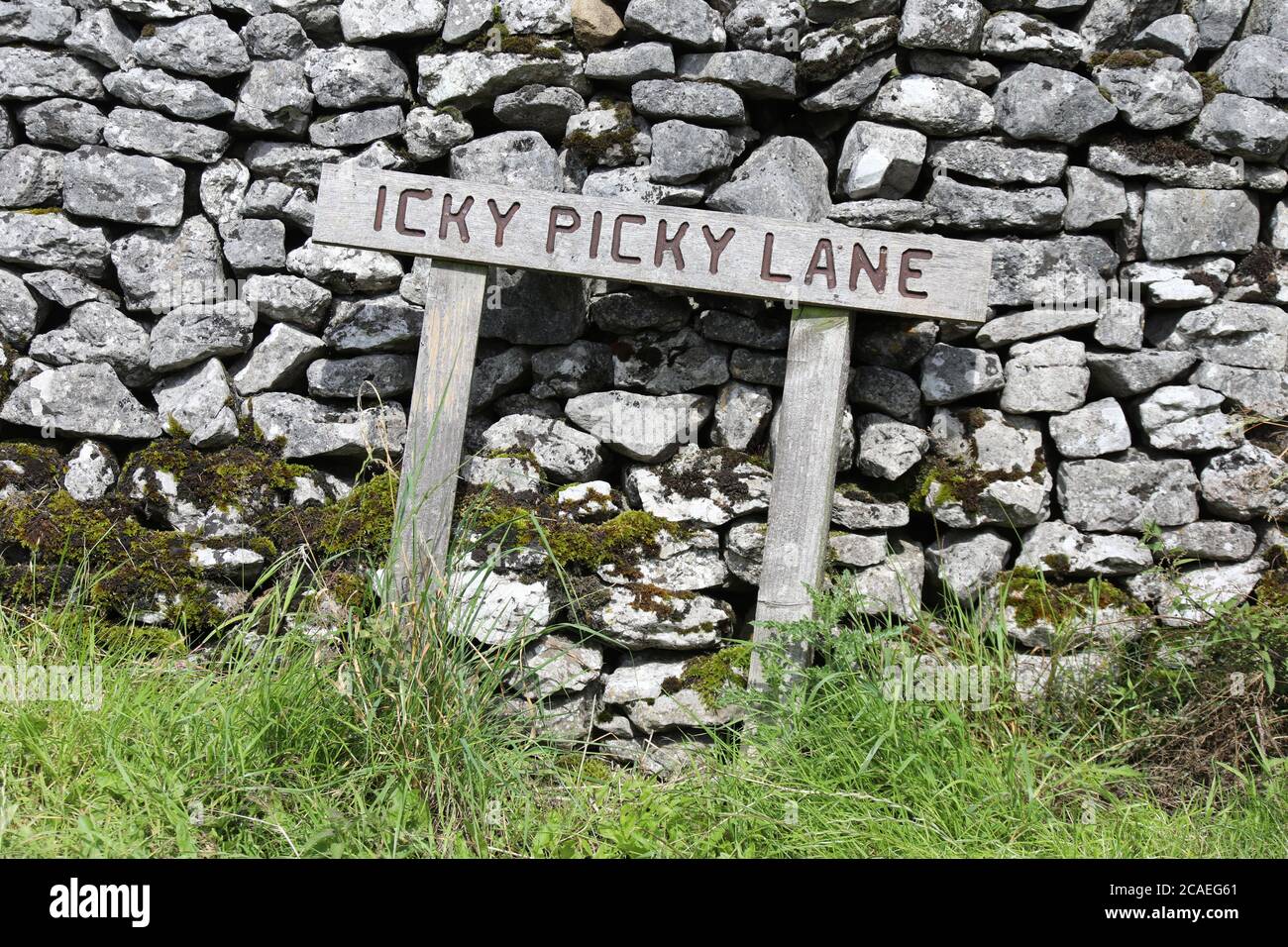 Icky Picky Lane in the Derbyshire lead mining village of Monyash Stock Photo