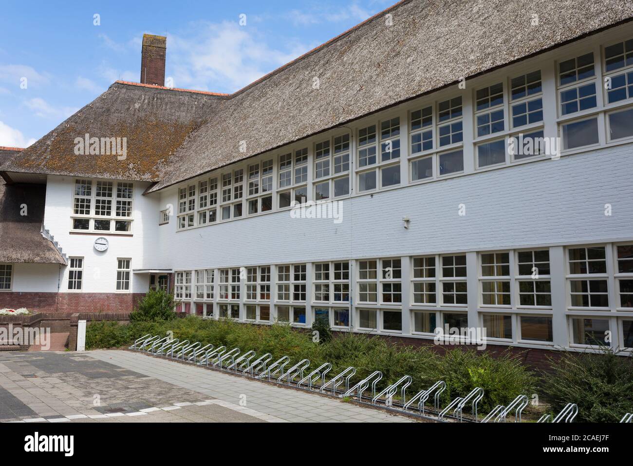 Fabritius school with straw roofing built in 1925 by architect Dudok, Hilversum Netherlands Stock Photo