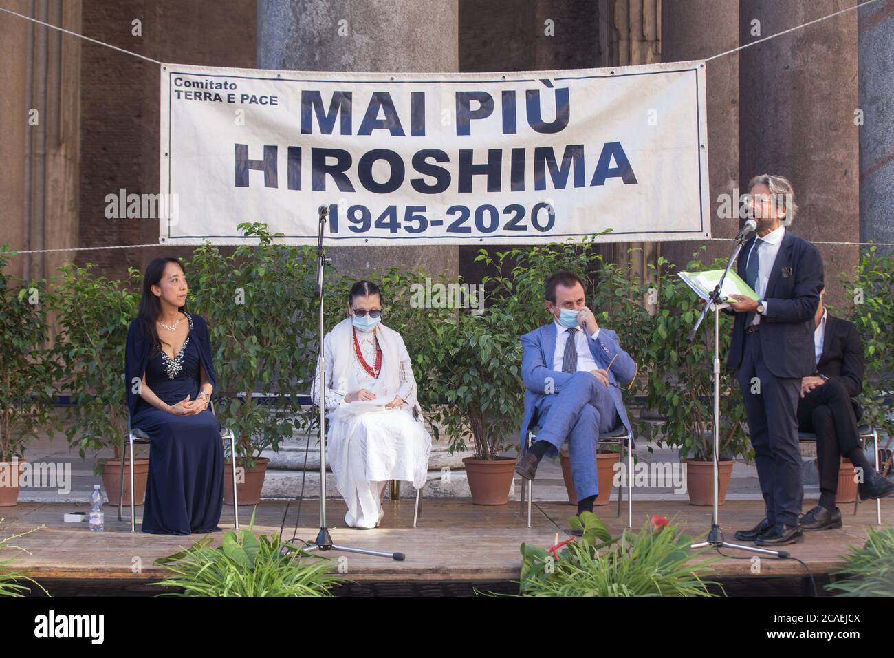 Roma, Italy. 06th Aug, 2020. Ceremony in front of the Pantheon in Rome to celebrate the 75th anniversary of the launch of the nuclear bomb on the Japanese city of Hiroshima. (Photo by Matteo Nardone/Pacific Press) Credit: Pacific Press Media Production Corp./Alamy Live News Stock Photo