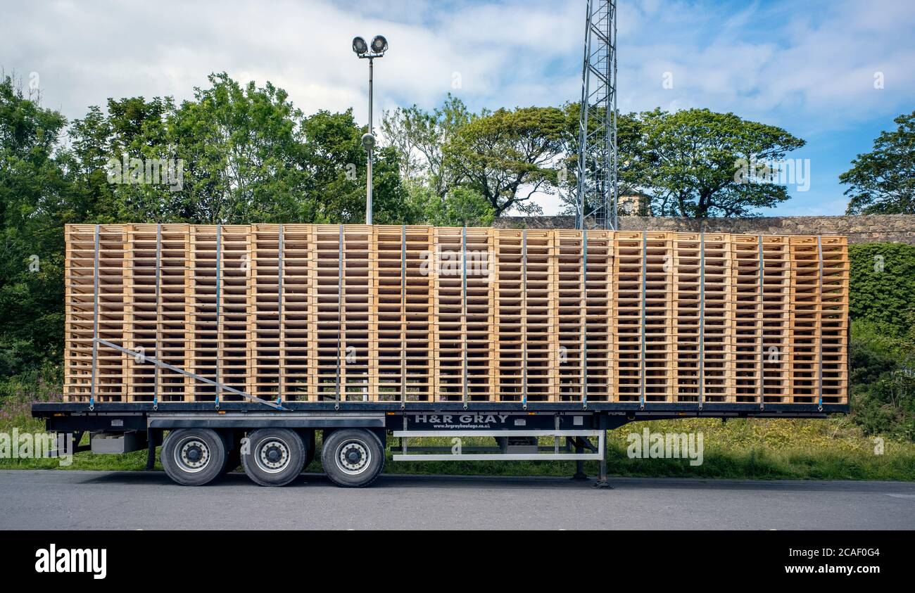 Articulated trailer loaded with timber pallets Stock Photo Alamy
