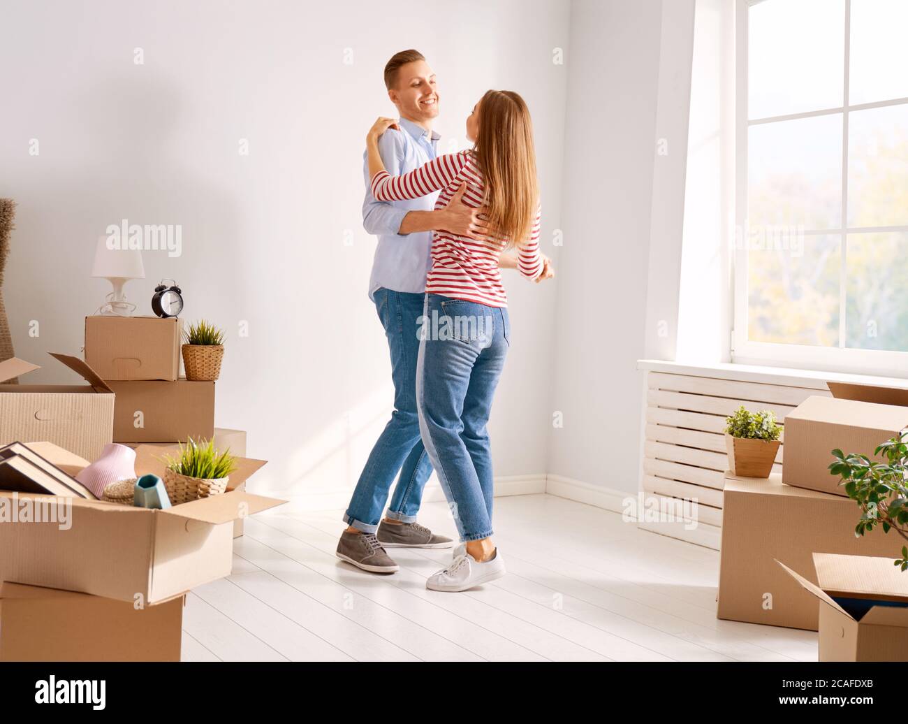 Happy young married couple are moving to new apartment Stock Photo - Alamy