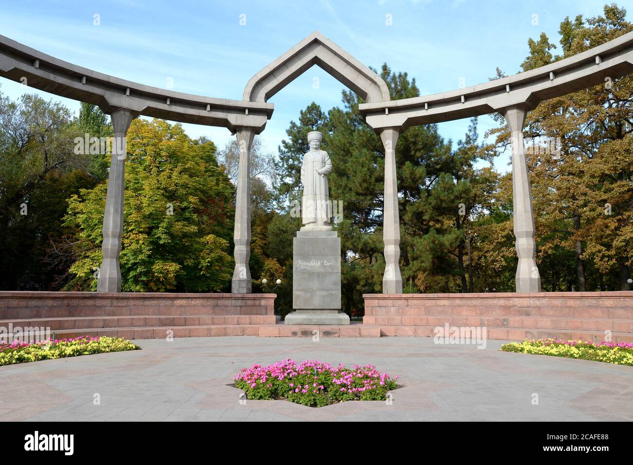Statue of Kurmanjan Datka in Dubovy Park in Bishkek, Kyrgyzstan. Also know as Tsaritsa of Alai and Queen of the South. Kurmanzhan monument in Oak Park. Stock Photo