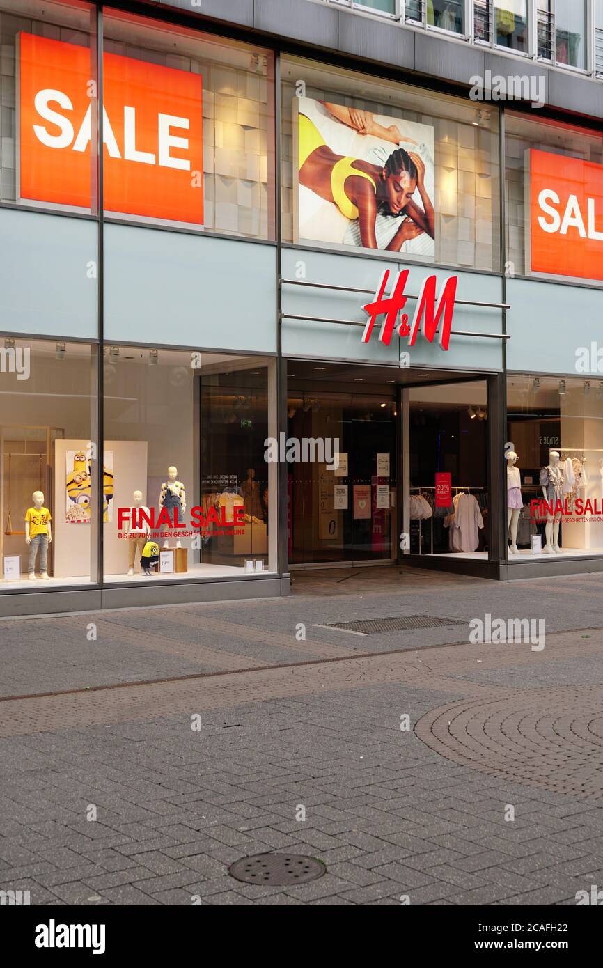 COLOGNE, GERMANY - Aug 02, 2020: H&M store in the Schildergasse in Cologne  at a sunny sunday Stock Photo - Alamy