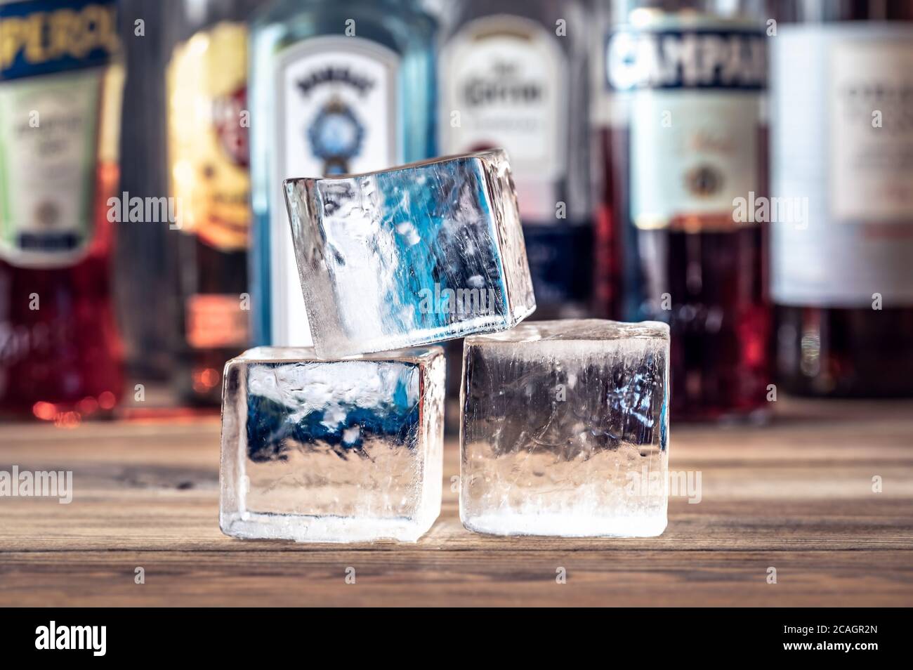 Crystal clear ice cubes on the bar counter Stock Photo Alamy